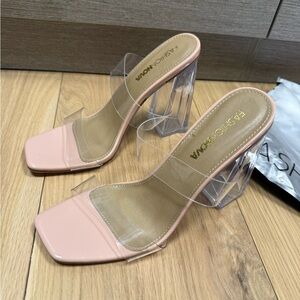 Fashion Nova sz 7 nude heels sandals